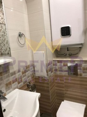 1 quarto Vazrajdane 1, Varna 6