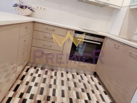 1 quarto Vazrajdane 1, Varna 2