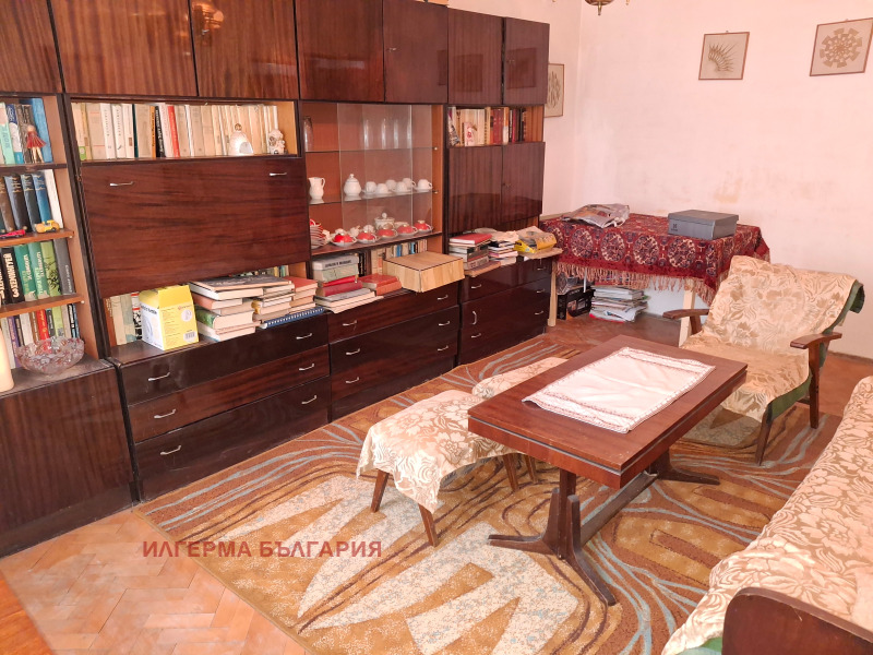 For Sale  3 bedroom Vratsa , Tsentar , 199 sq.m | 10733153 - image [2]