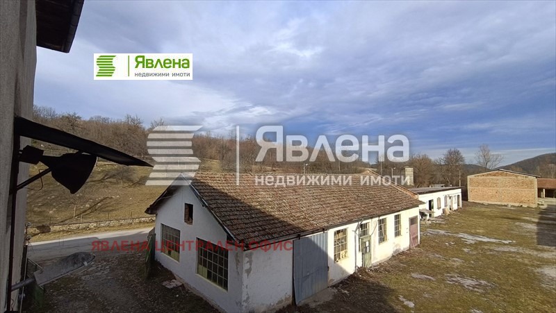 Na sprzedaż  Budynek przemysłowy region Sofia , Etropole , 2665 mkw | 34846203