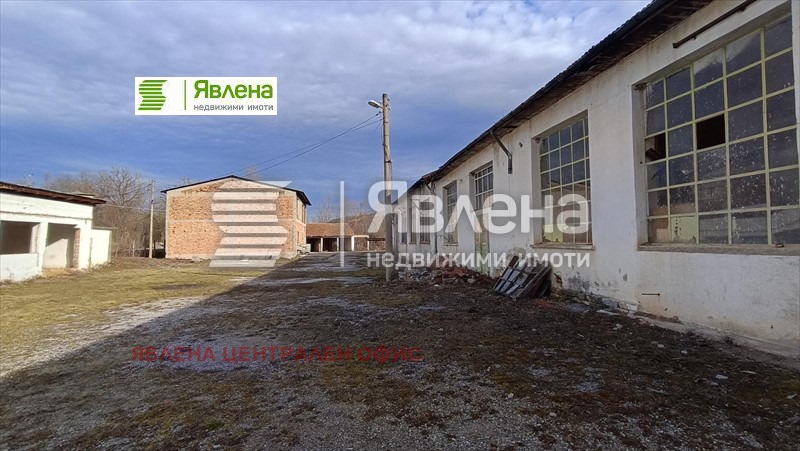 En venta  Edificio industrial región Sofia , Etropole , 2665 metros cuadrados | 34846203 - imagen [3]