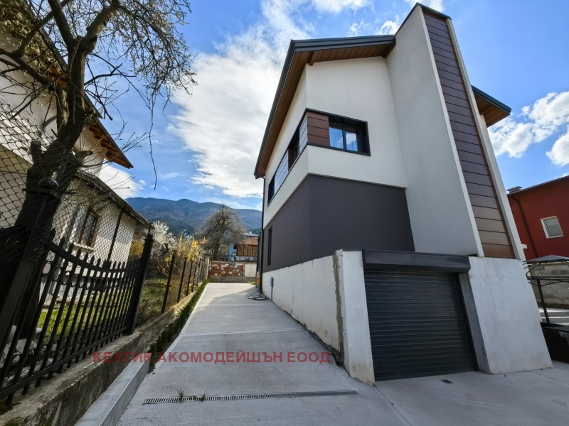 Продава КЪЩА, гр. Сапарева баня, област Кюстендил, снимка 2 - Къщи - 52734486