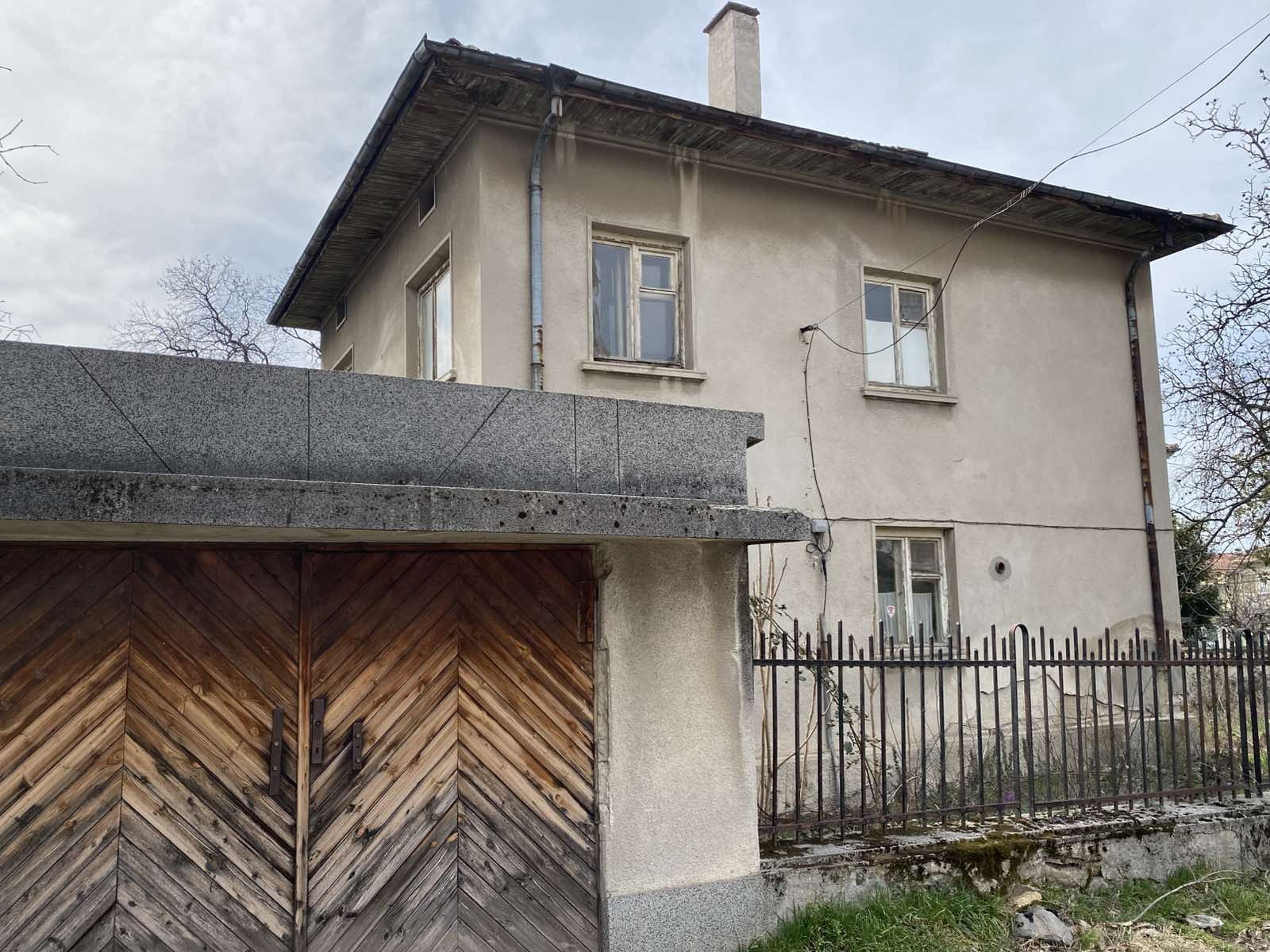 Продава КЪЩА, гр. Карлово, област Пловдив, снимка 2 - Къщи - 49459916