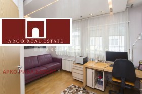 Huis Lozen, Sofia 8