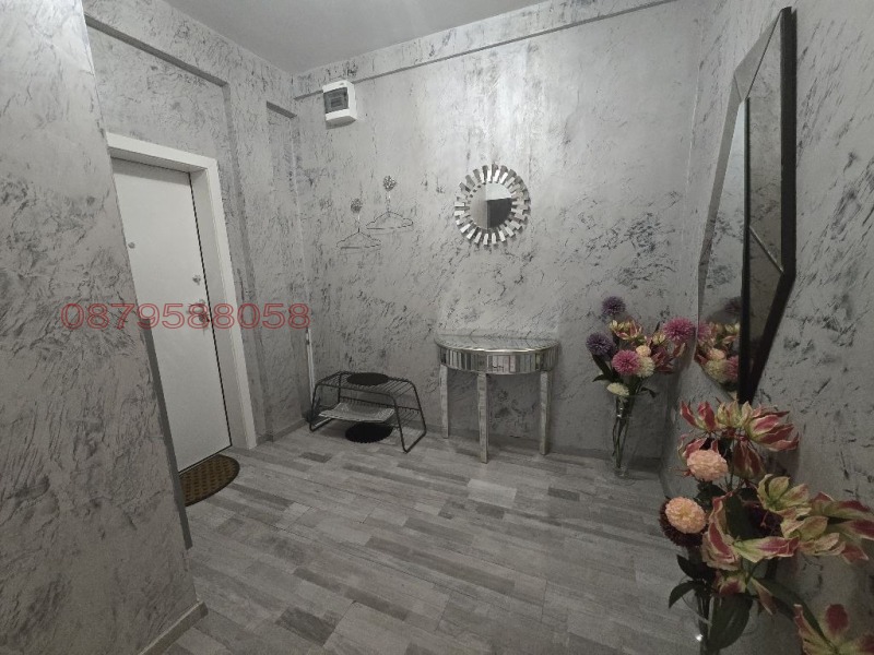 Myytävänä  Studio Sofia , Tsentar , 35 neliömetriä | 36887400 - kuva [3]