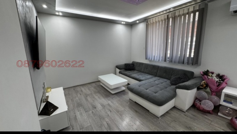 Продава КЪЩА, гр. Плевен, Широк център, снимка 3 - Къщи - 53593019