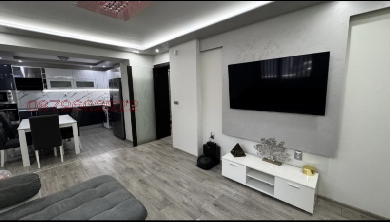 Продава КЪЩА, гр. Плевен, Широк център, снимка 4 - Къщи - 53593019