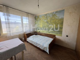 3 dormitoare Țentâr, Dobrici 3