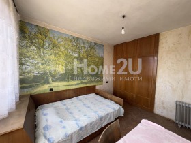 3 dormitoare Țentâr, Dobrici 4