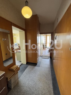 3 dormitoare Țentâr, Dobrici 8