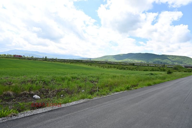 Eladó  Cselekmény Sofia , Ivanjane , 24710 négyzetméter | 45029430 - kép [2]