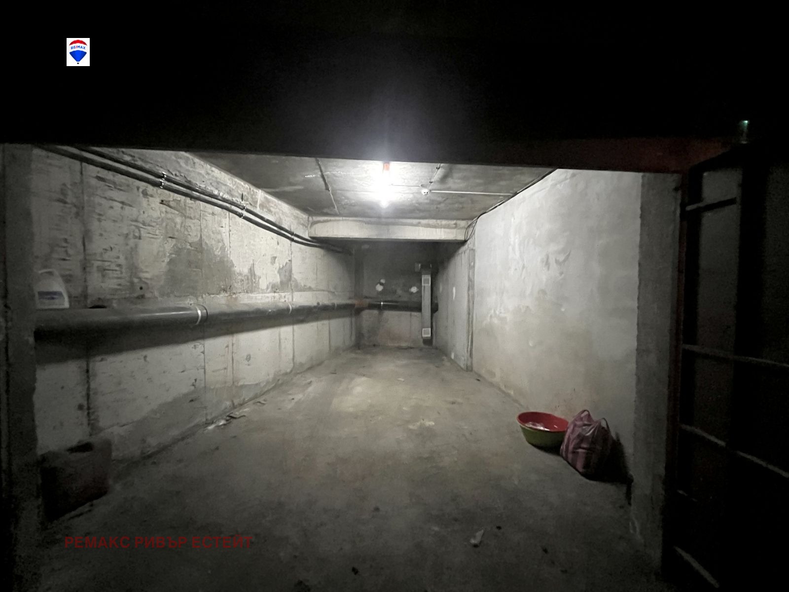 Продава ГАРАЖ, ПАРКОМЯСТО, гр. Русе, Широк център, снимка 5 - Гаражи и паркоместа - 53884006