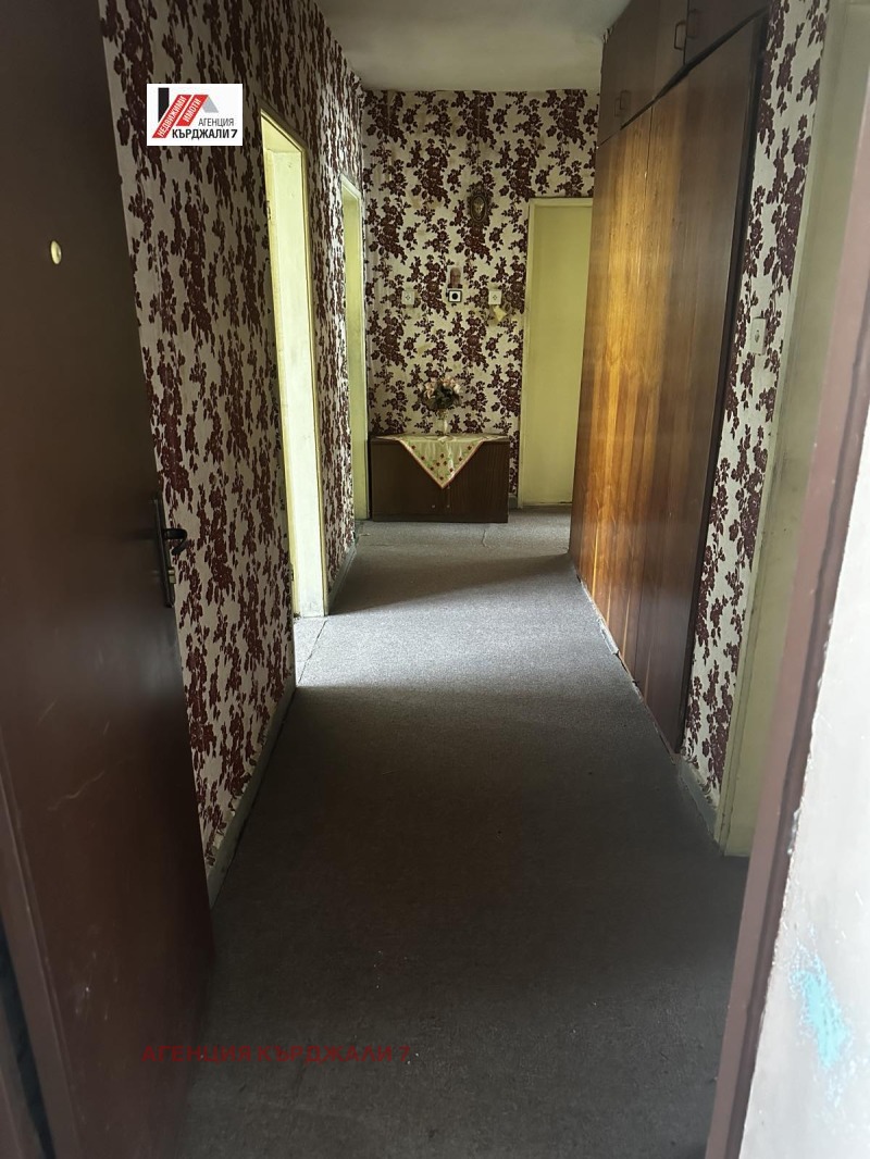Продава  4-стаен град Кърджали , Център , 100 кв.м | 42398345 - изображение [4]