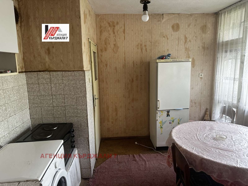 Продава  4-стаен град Кърджали , Център , 100 кв.м | 42398345 - изображение [3]