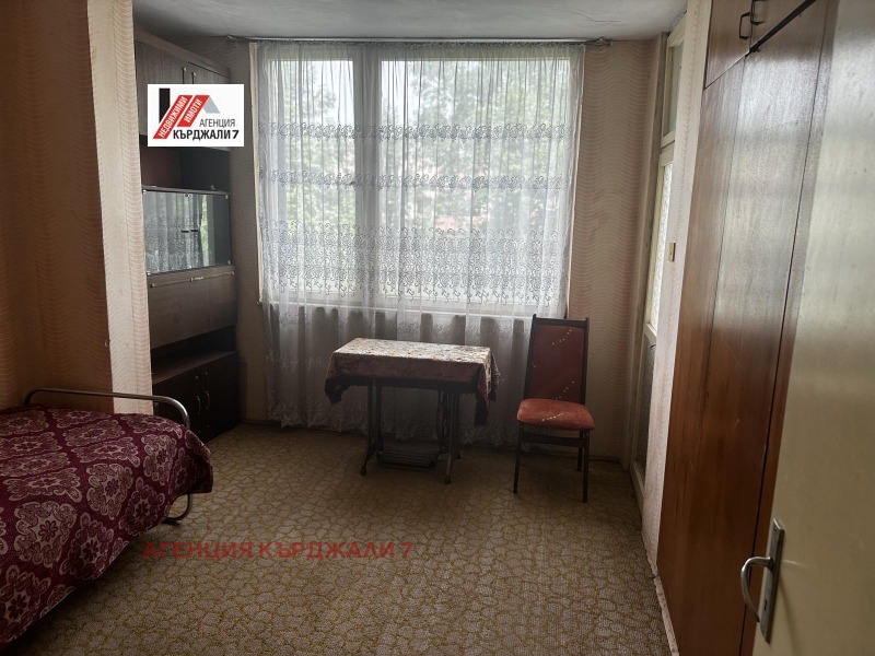 Продава  4-стаен град Кърджали , Център , 100 кв.м | 42398345 - изображение [8]