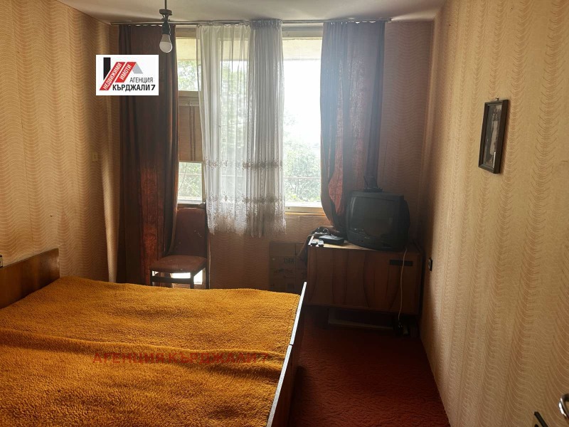 Продава  4-стаен град Кърджали , Център , 100 кв.м | 42398345 - изображение [6]