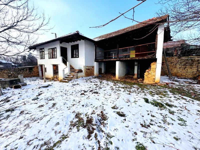 Продава ВИЛА, с. Пет кладенци, област Русе