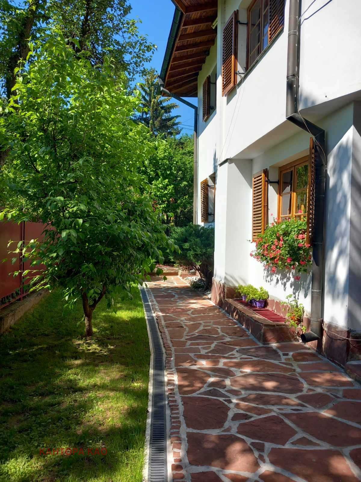 Продава КЪЩА, гр. София, Горна баня, снимка 2 - Къщи - 47162587