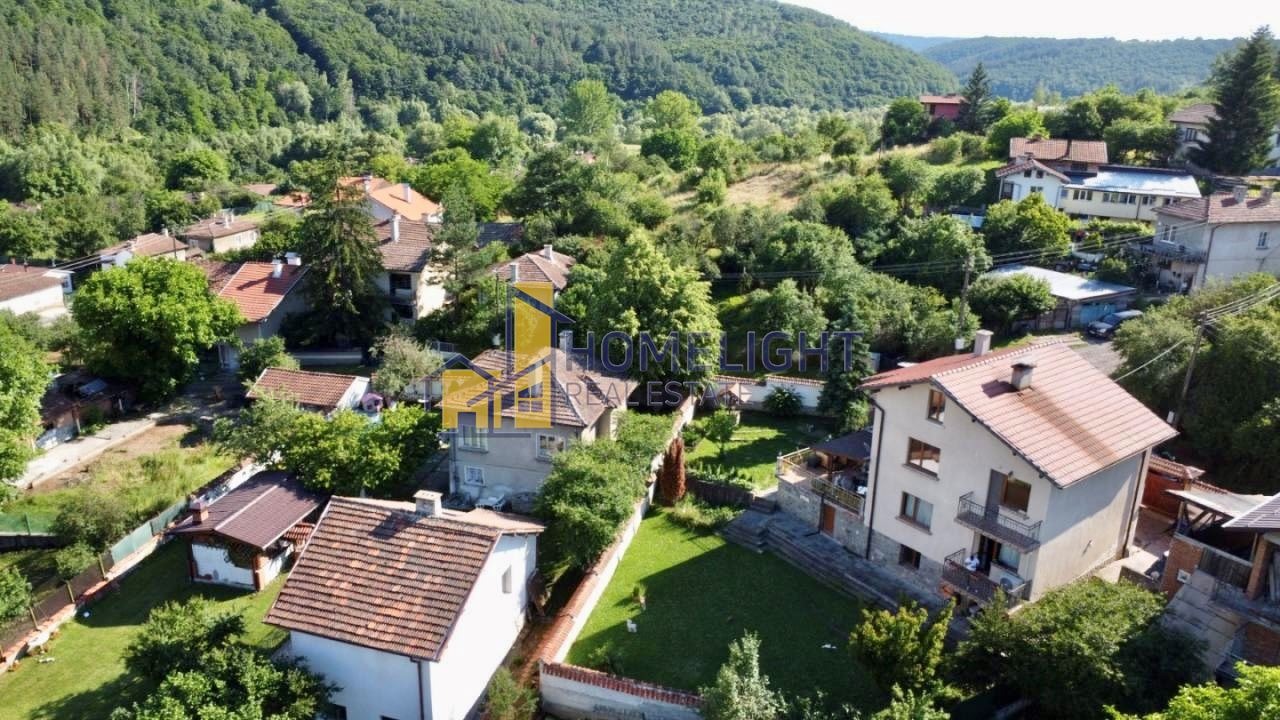 Продава КЪЩА, с. Голема Раковица, област София област