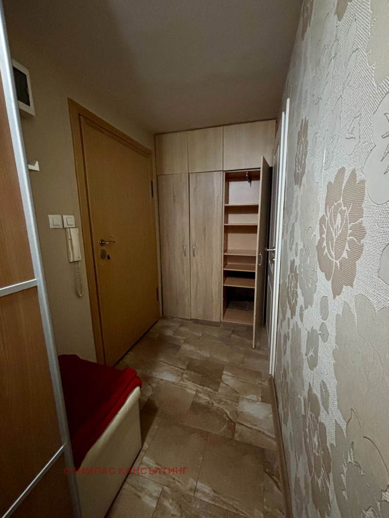 Myytävänä  2 makuuhuonetta Sofia , Ljulin 2 , 77 neliömetriä | 24249351
