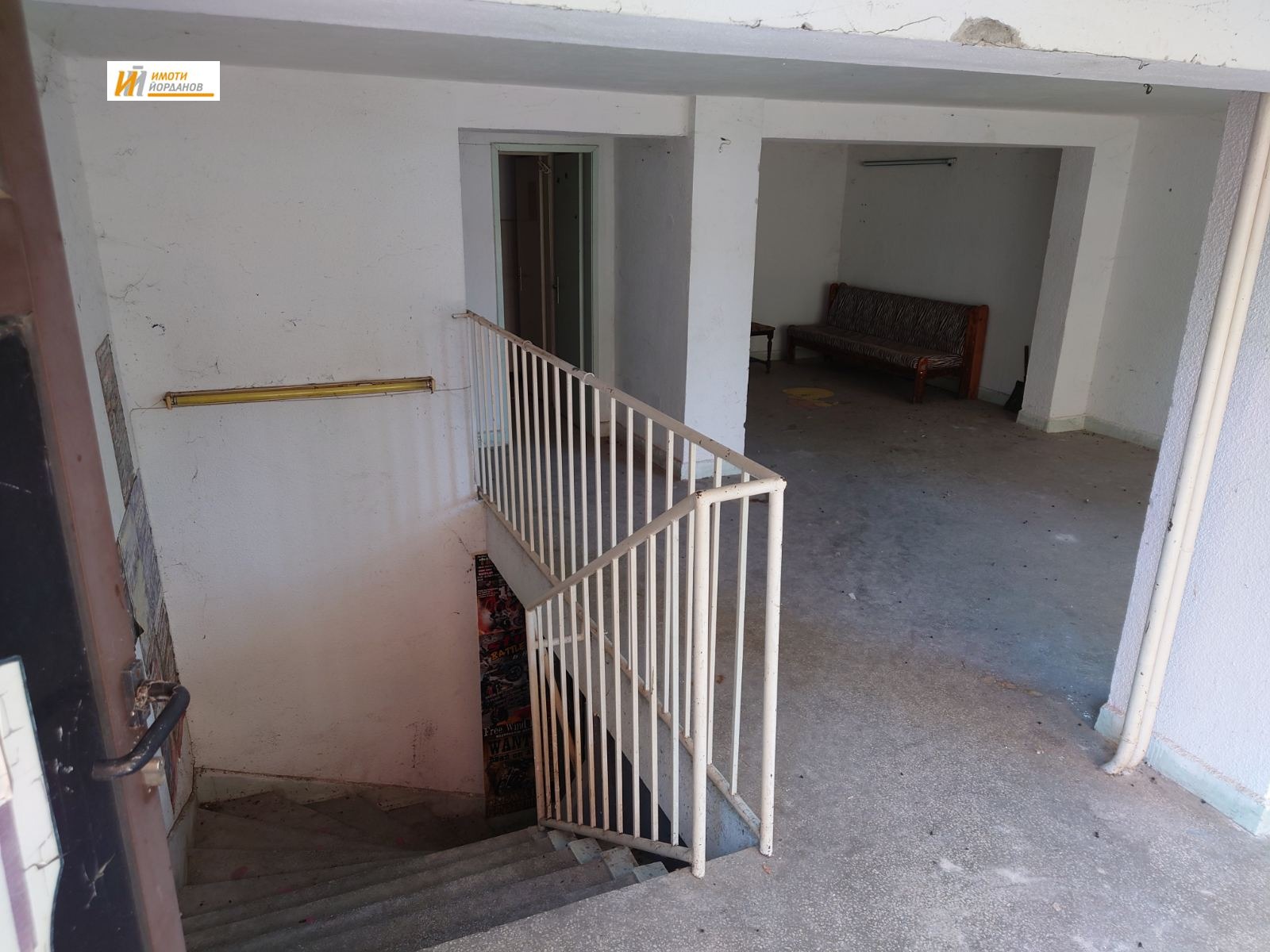 Продава МАГАЗИН, гр. Велико Търново, Център, снимка 2 - Магазини - 53674673