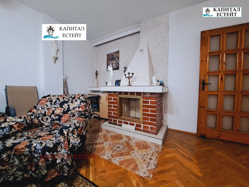 Продава  3-стаен град Благоевград , Широк център , 106 кв.м | 90993369