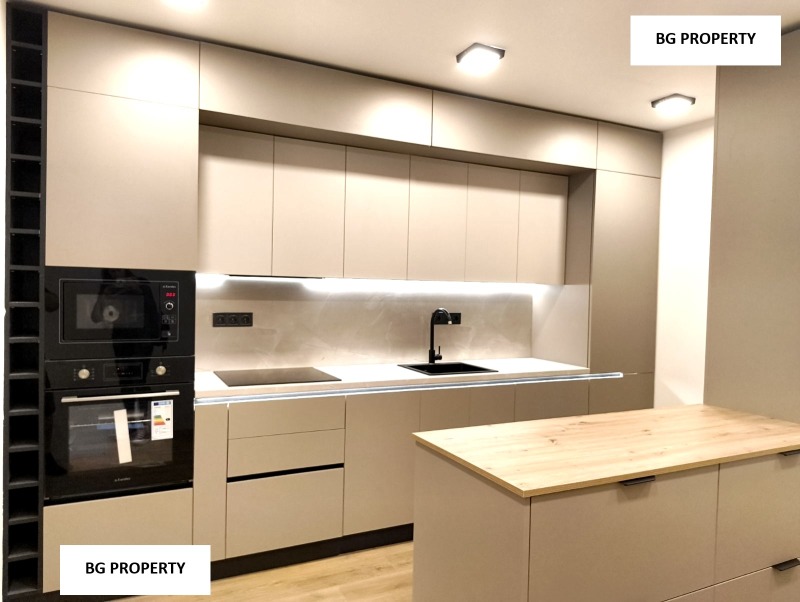 Продава  2-стаен град София , Център , 105 кв.м | 92080433