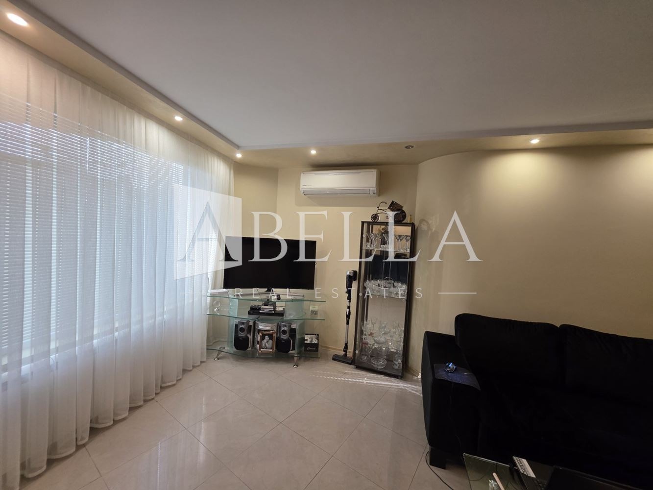 Продава 3-СТАЕН, гр. София, Оборище, снимка 3 - Апартаменти - 55478514