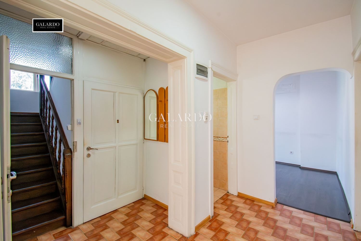 Продава МНОГОСТАЕН, гр. София, Център, снимка 9 - Апартаменти - 56213460