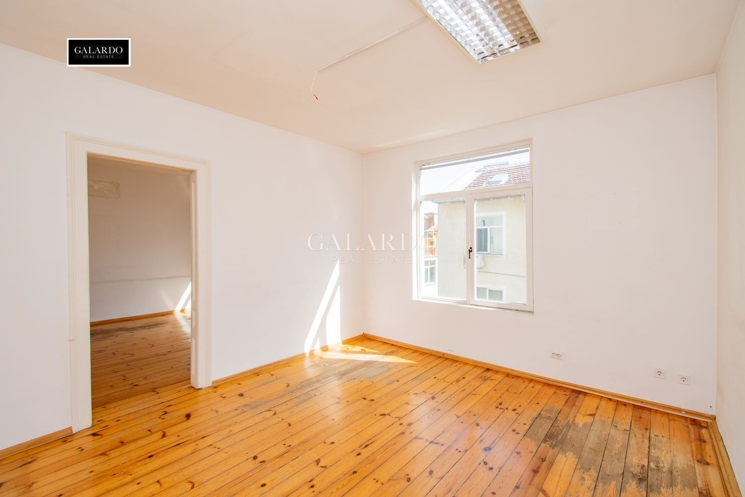 Продава МНОГОСТАЕН, гр. София, Център, снимка 4 - Апартаменти - 56213460