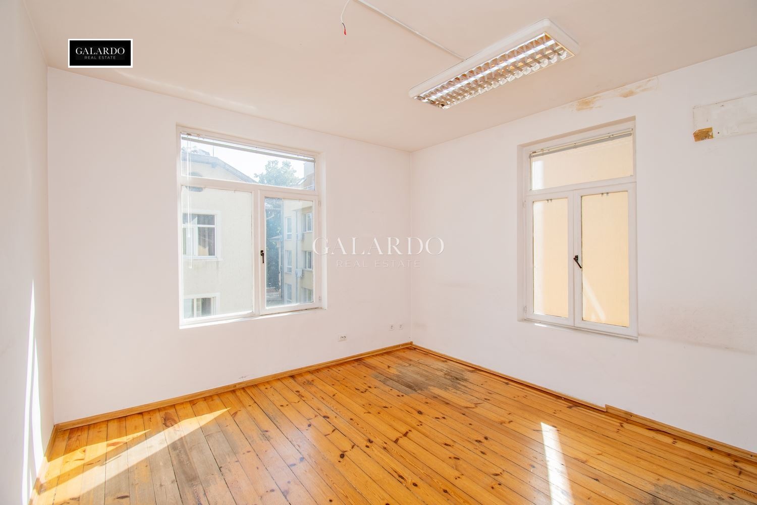 Продава МНОГОСТАЕН, гр. София, Център, снимка 3 - Апартаменти - 56213460