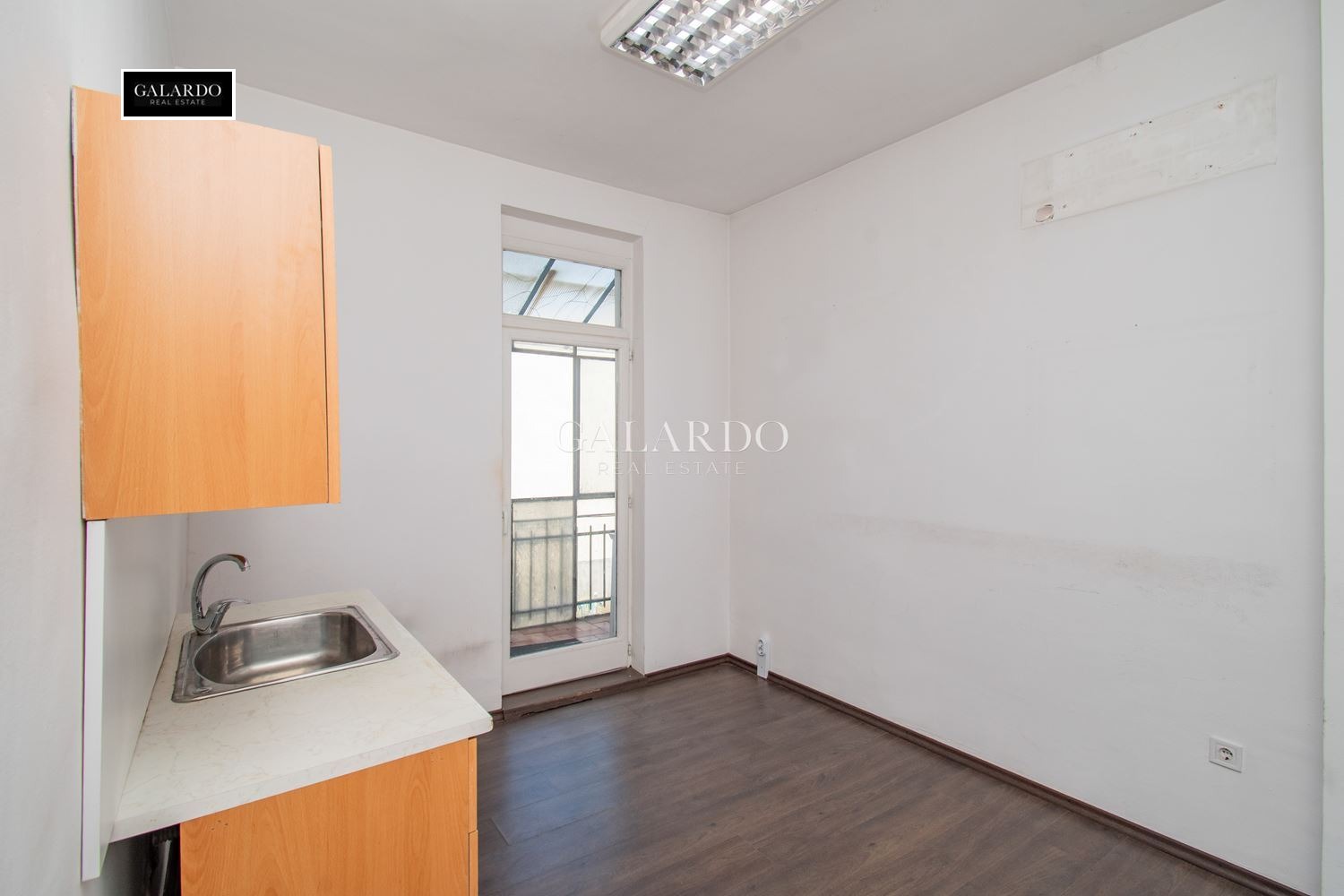 Продава МНОГОСТАЕН, гр. София, Център, снимка 7 - Апартаменти - 56213460