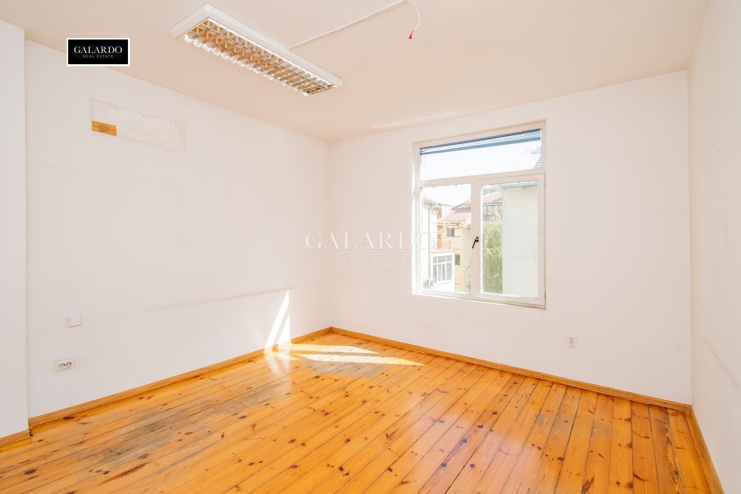 Продава МНОГОСТАЕН, гр. София, Център, снимка 2 - Апартаменти - 56213460