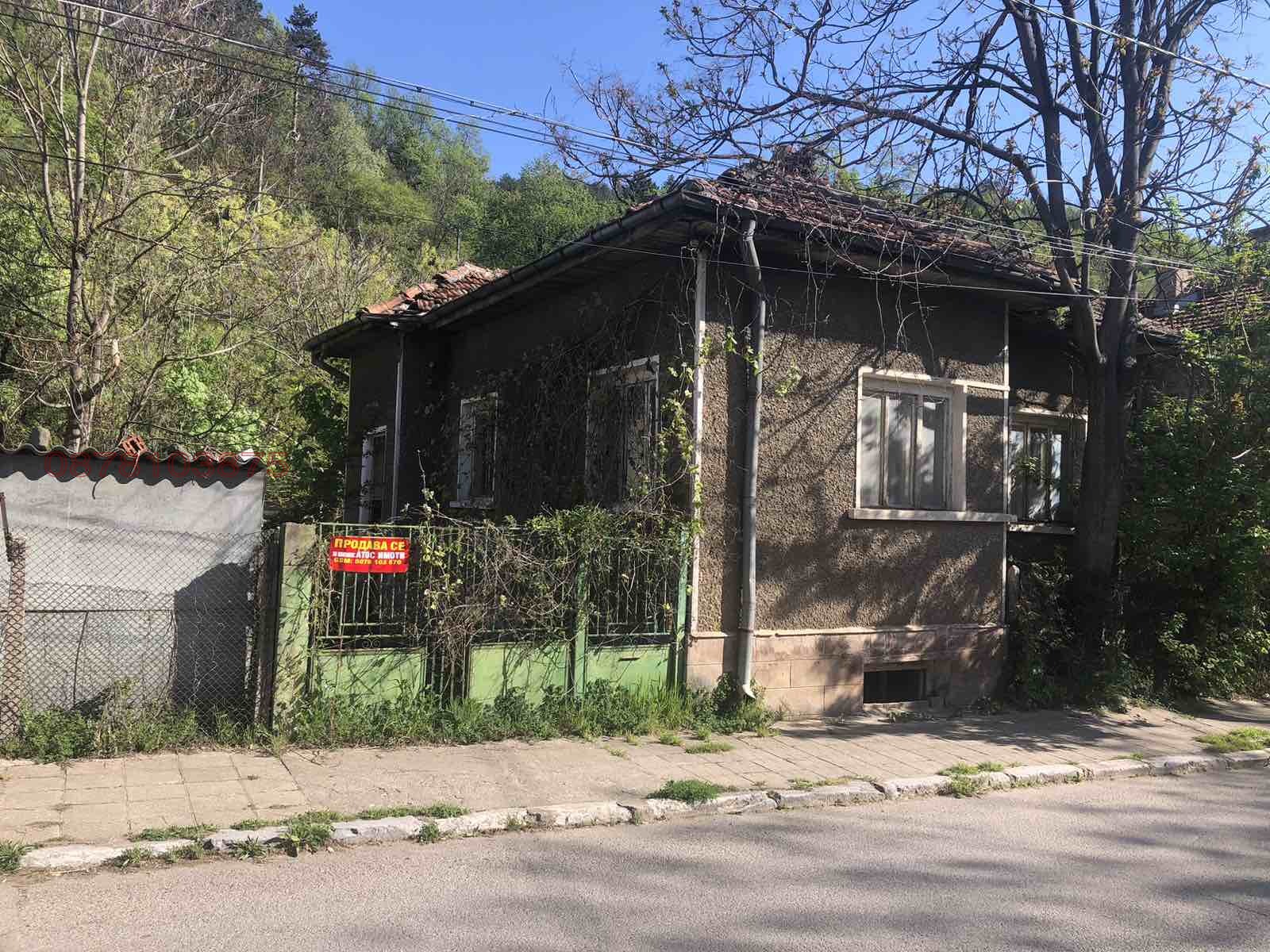 Продава КЪЩА, гр. Берковица, област Монтана