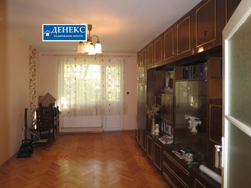 En venta  2 dormitorios Ruse , Vazrazhdane , 103 metros cuadrados | 52836201