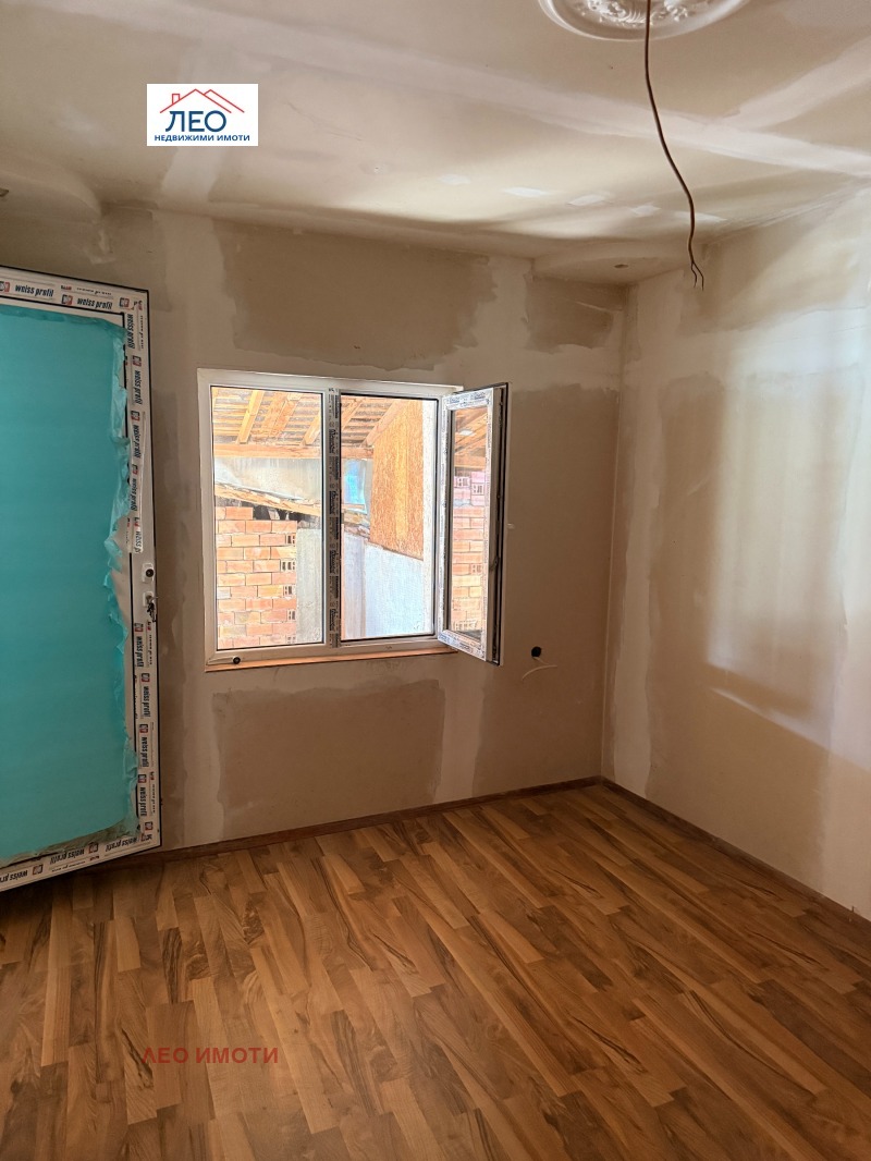 Продава КЪЩА, с. Ряховците, област Габрово, снимка 9 - Къщи - 52642025