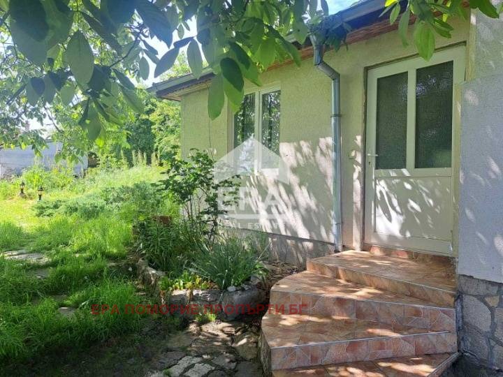 Продава КЪЩА, с. Подвис, област Бургас, снимка 2 - Къщи - 54640682