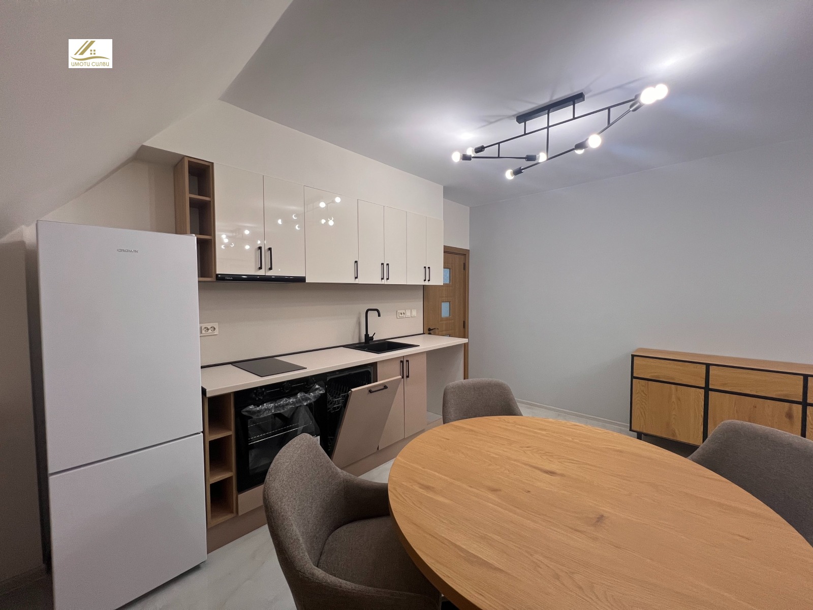 Продава 3-СТАЕН, гр. Плевен, Идеален център, снимка 2 - Апартаменти - 53943040