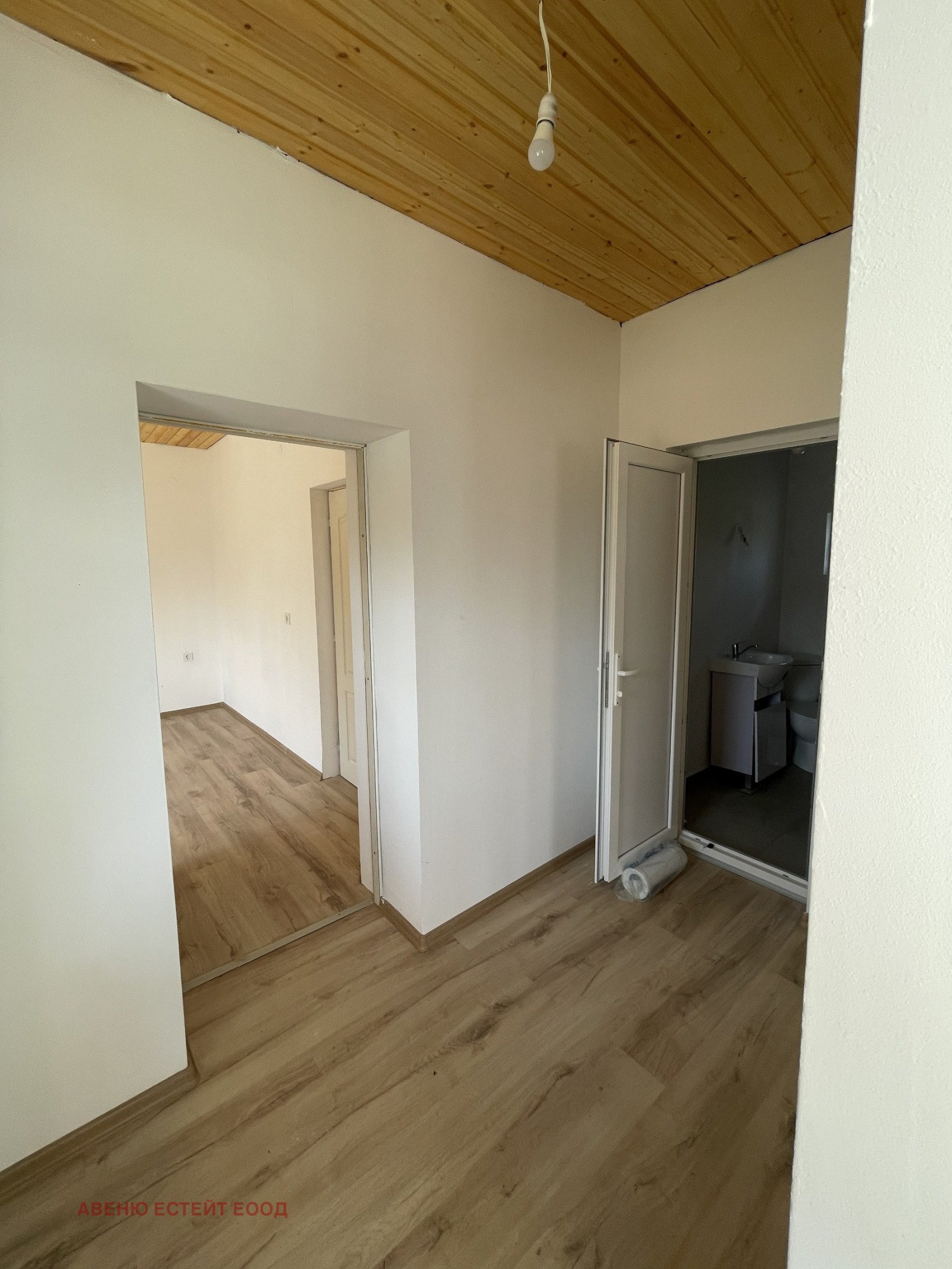 Продава КЪЩА, с. Змеево, област Добрич, снимка 6 - Къщи - 54082367