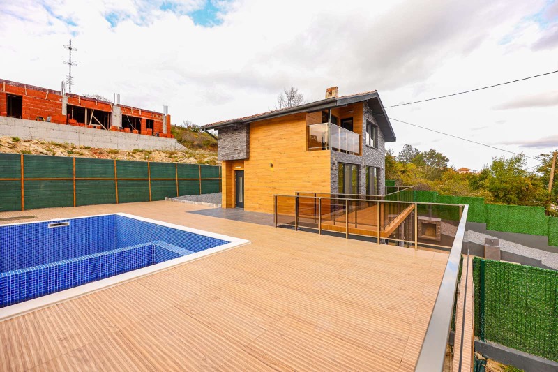 Продава КЪЩА в област Добрич, гр. Балчик - 180 кв.м / 359 000 € » 702 142.97 лв., СМЕНИ АДРЕСА
