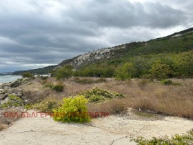 Cselekmény k.k. Zlatni pjasaci, Varna 1