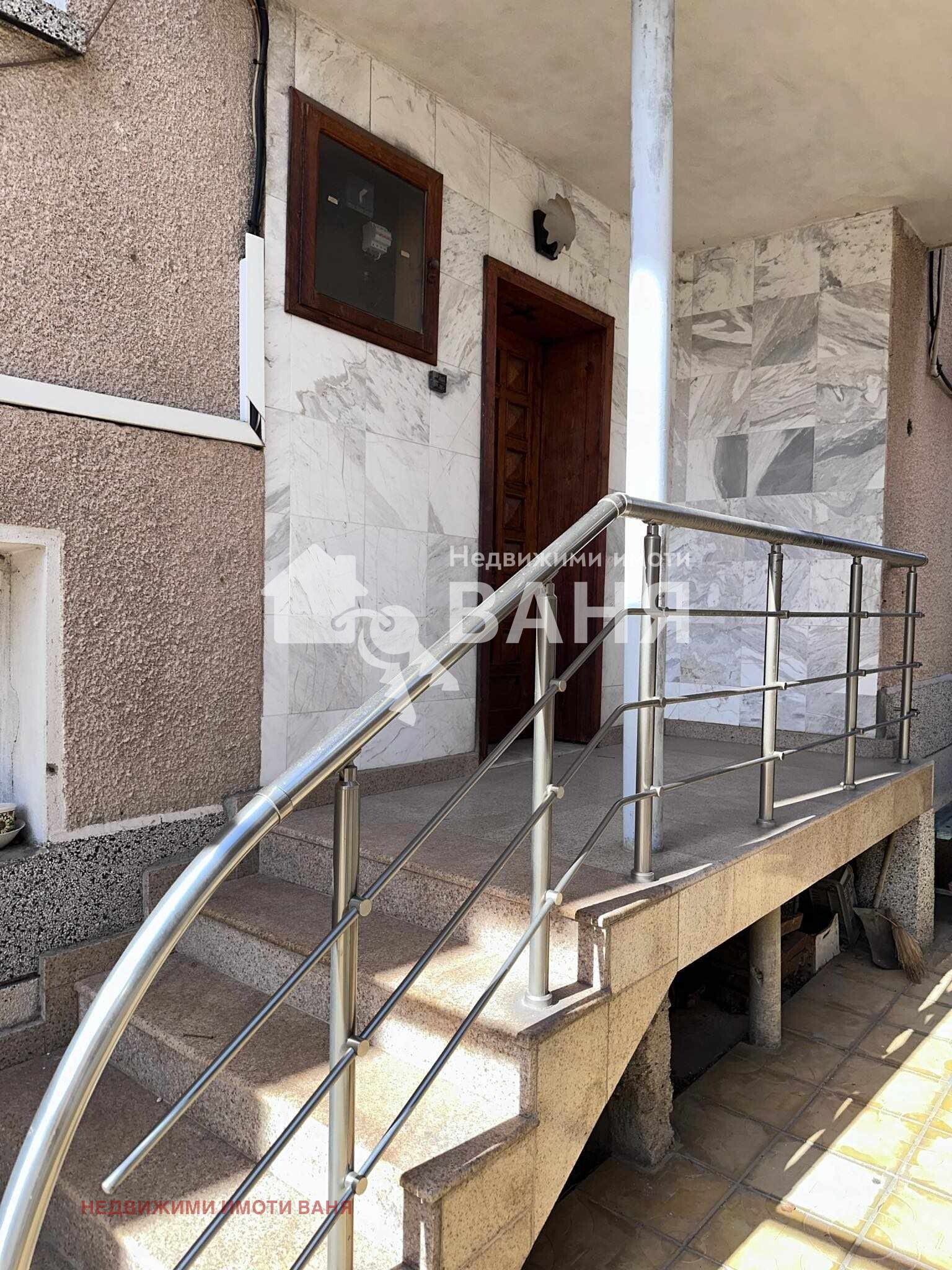 Продава ЕТАЖ ОТ КЪЩА, гр. Сопот, област Пловдив, снимка 2 - Етаж от къща - 46291803