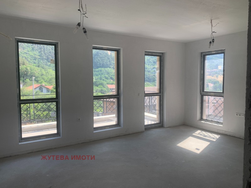 Продава 2-СТАЕН в област Пловдив, гр. Карлово - 76 кв.м / 121 312 € » 237 265.65 лв., ЖУТЕВА ИМОТИ
