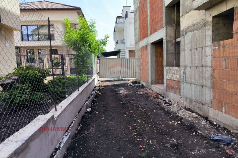 Продава МНОГОСТАЕН в град Бургас, Сарафово - 125 кв.м / 174 000 € » 340 314.42 лв., ДИНАМИК