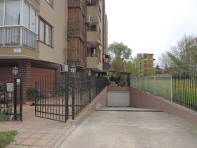 Продава Паркомясто