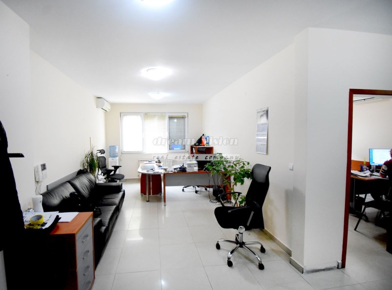 En venta  3+ dormitorios Sofia , Borovo , 250 metros cuadrados | 87783860