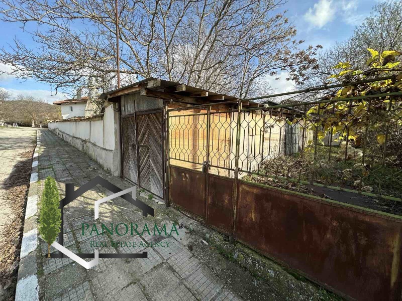 Продава КЪЩА, с. Черенча, област Шумен, снимка 2 - Къщи - 52661108