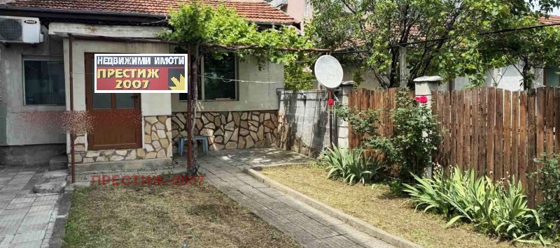 Продава КЪЩА в град Шумен, Добруджански - 50 кв.м / 132 935.89 € » 260 000 лв., ПРЕСТИЖ-2007