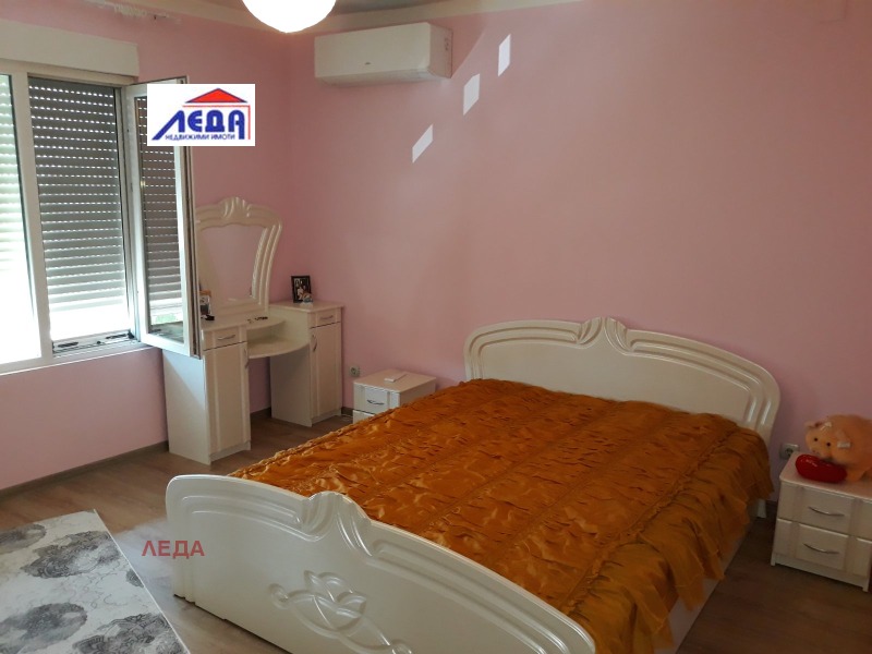 Till salu  Hus region Blagoevgrad , Karnalovo , 130 kvm | 22218093 - bild [8]