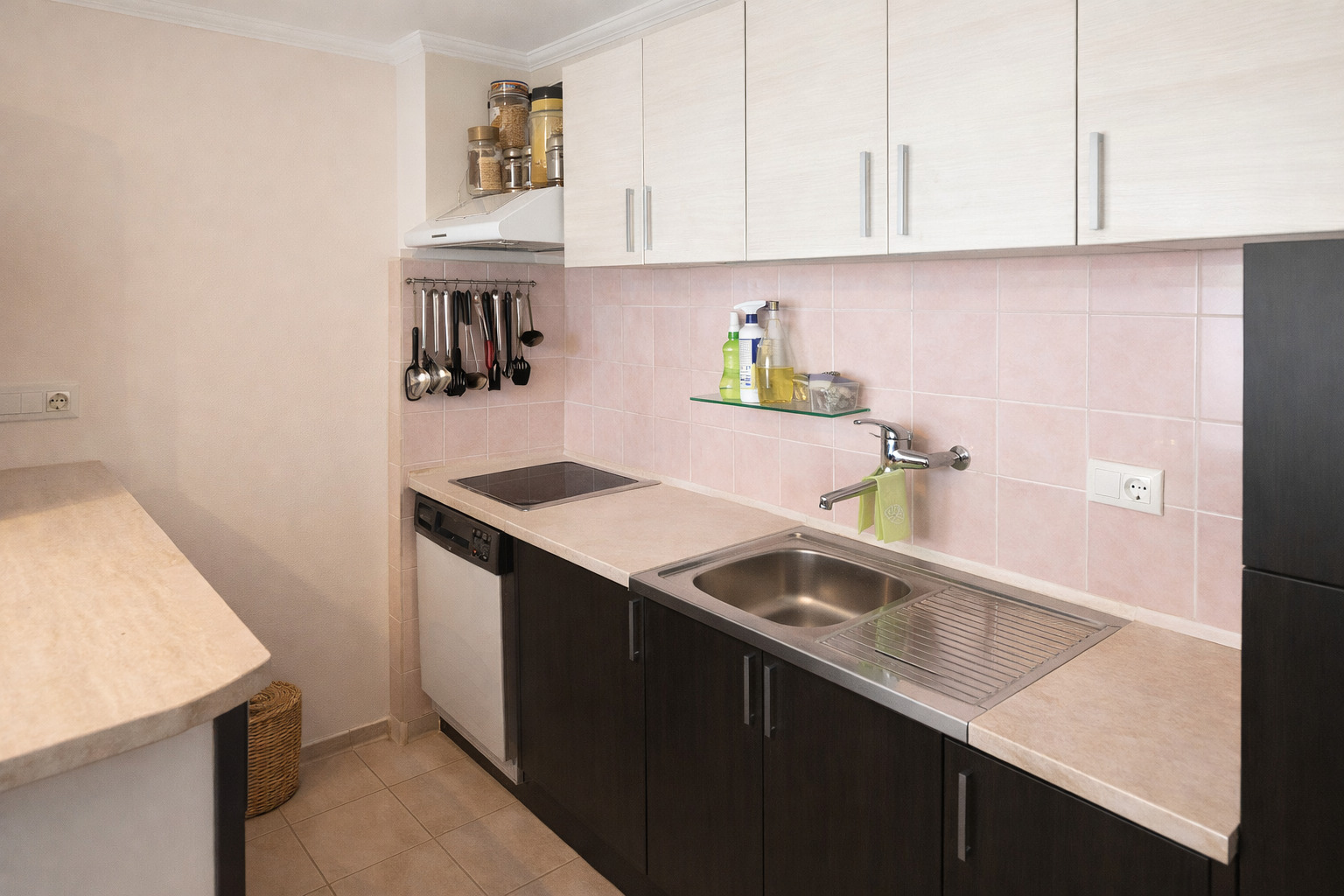 Продава 2-СТАЕН, гр. София, Изток, снимка 2 - Апартаменти - 54028766